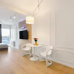 Apartamenty Centrum Wigury Parking Dostep Na Kod Blisko Galeria Lodzka, Piotrkowska, Jednorozec